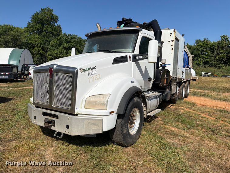 2018 Kenworth T880 hydrovac truck