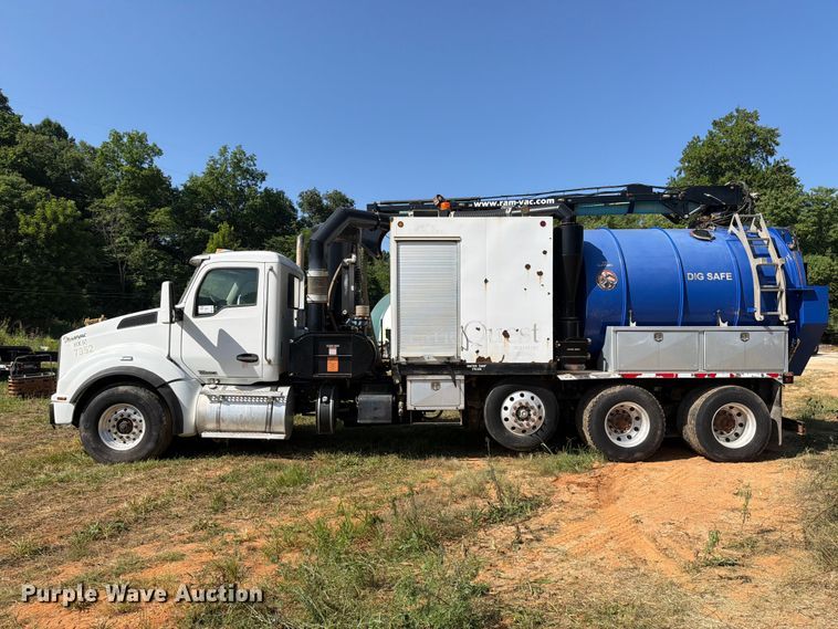 image for item FK5003 2018 Kenworth T880 hydrovac truck