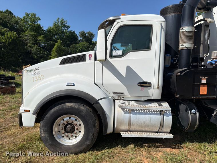 image for item FK5003 2018 Kenworth T880 hydrovac truck