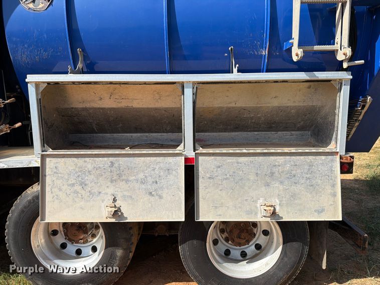 image for item FK5003 2018 Kenworth T880 hydrovac truck