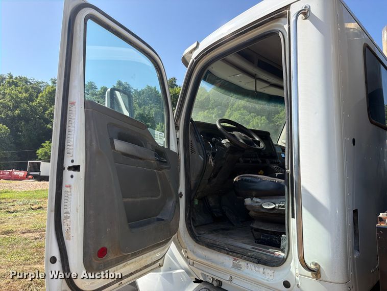 image for item FK5003 2018 Kenworth T880 hydrovac truck