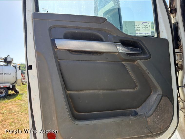 image for item FK5003 2018 Kenworth T880 hydrovac truck