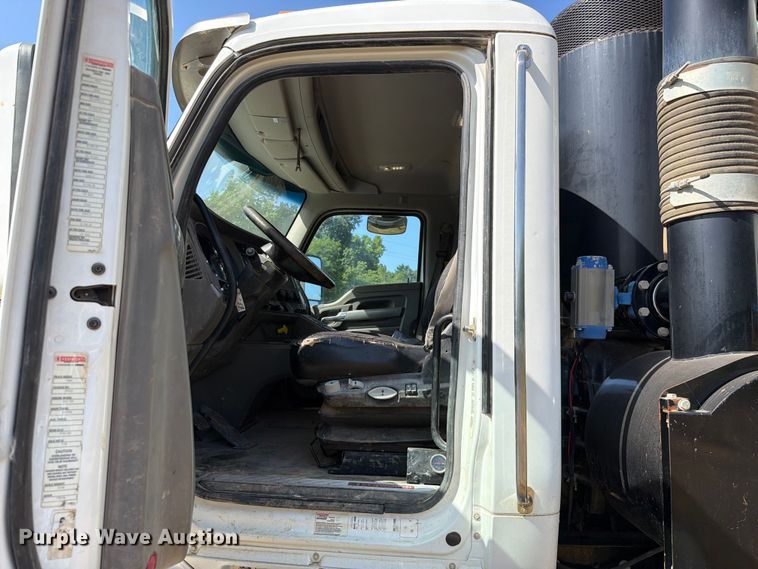 image for item FK5003 2018 Kenworth T880 hydrovac truck