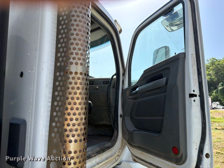 image for item FK5003 2018 Kenworth T880 hydrovac truck