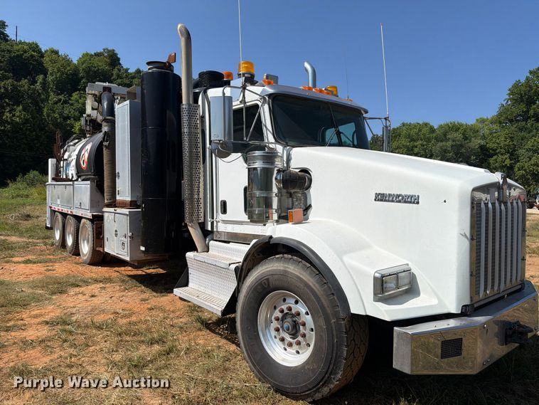 image for item FK5004 2014 Kenworth T8 Series hydrovac truck