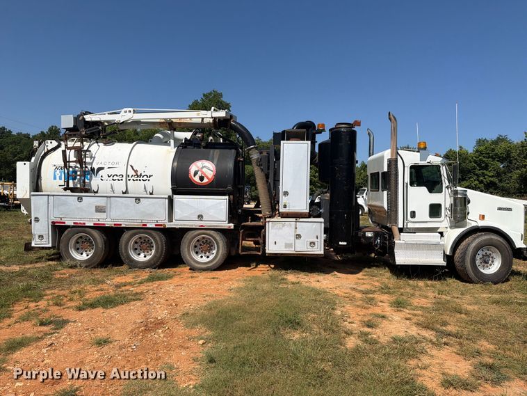image for item FK5004 2014 Kenworth T8 Series hydrovac truck