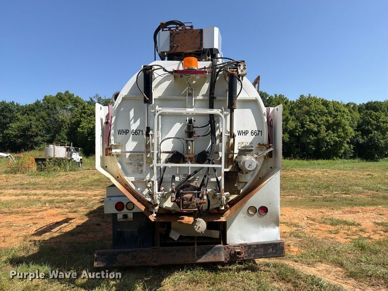 image for item FK5004 2014 Kenworth T8 Series hydrovac truck