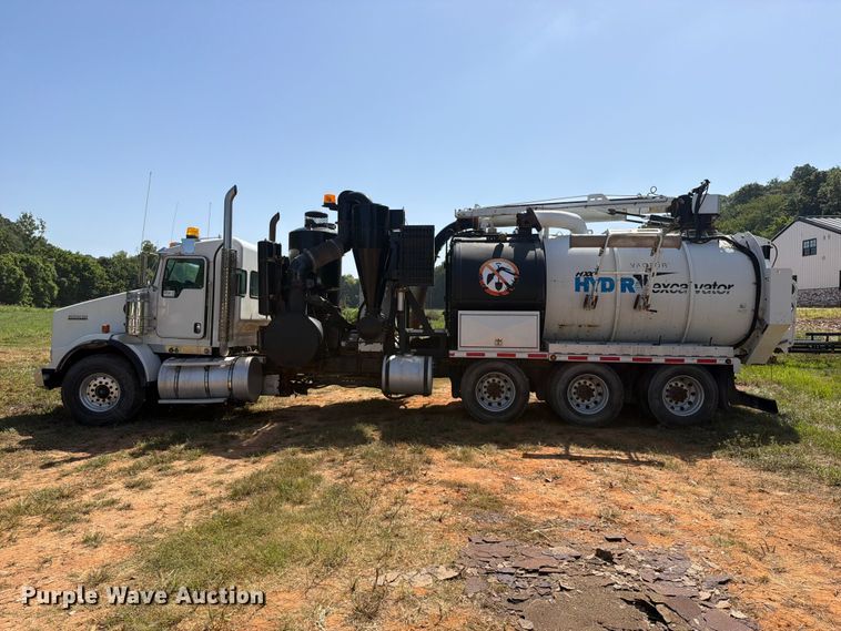 image for item FK5004 2014 Kenworth T8 Series hydrovac truck