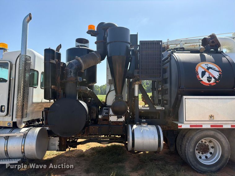 image for item FK5004 2014 Kenworth T8 Series hydrovac truck