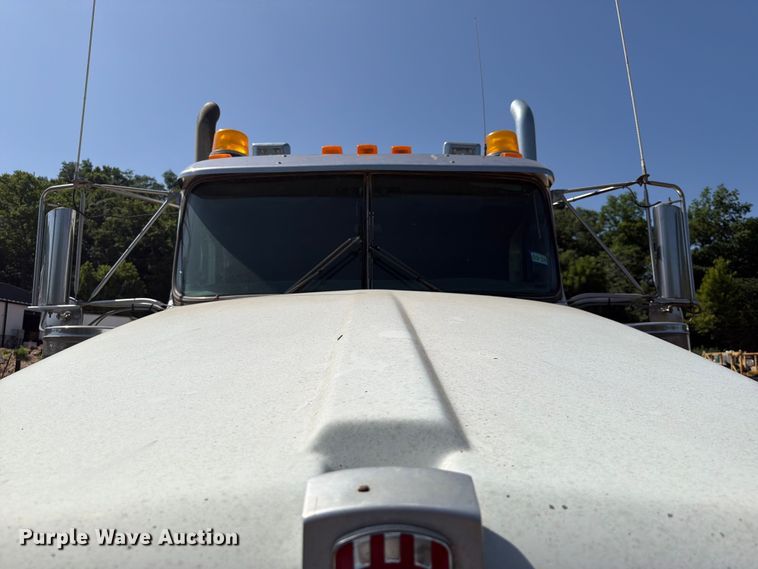 image for item FK5004 2014 Kenworth T8 Series hydrovac truck