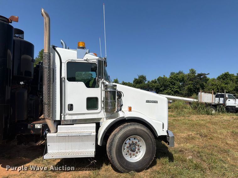 image for item FK5004 2014 Kenworth T8 Series hydrovac truck