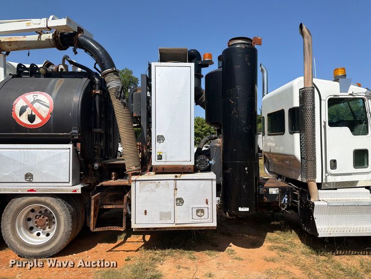 image for item FK5004 2014 Kenworth T8 Series hydrovac truck
