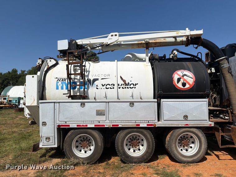 image for item FK5004 2014 Kenworth T8 Series hydrovac truck