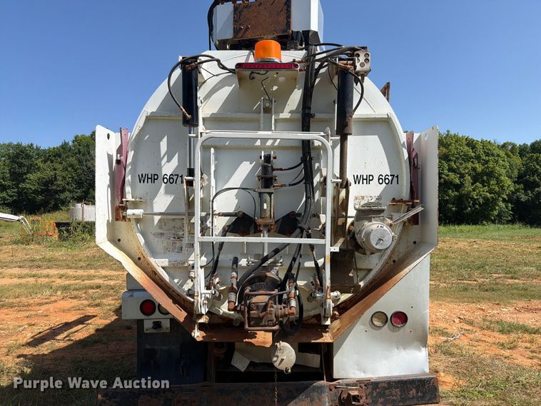image for item FK5004 2014 Kenworth T8 Series hydrovac truck