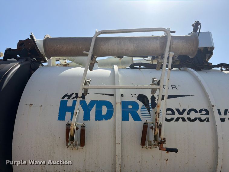 image for item FK5004 2014 Kenworth T8 Series hydrovac truck