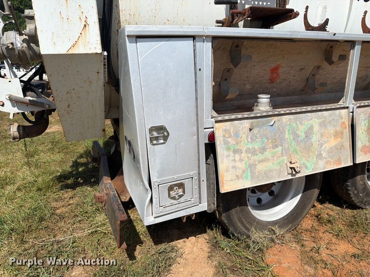 image for item FK5004 2014 Kenworth T8 Series hydrovac truck