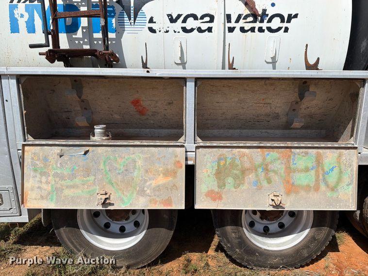 image for item FK5004 2014 Kenworth T8 Series hydrovac truck