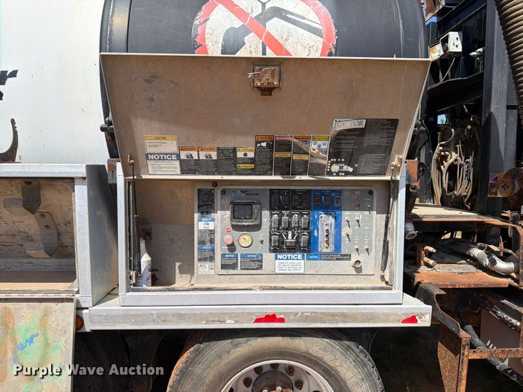 image for item FK5004 2014 Kenworth T8 Series hydrovac truck