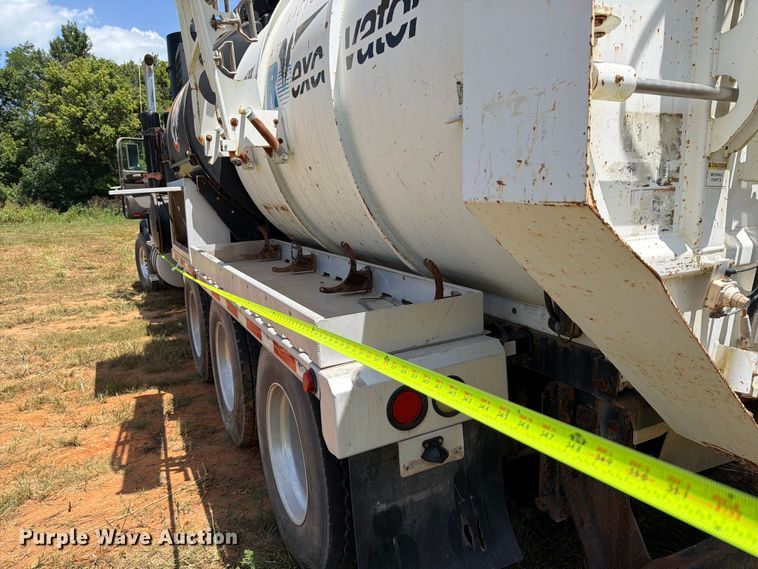 image for item FK5004 2014 Kenworth T8 Series hydrovac truck