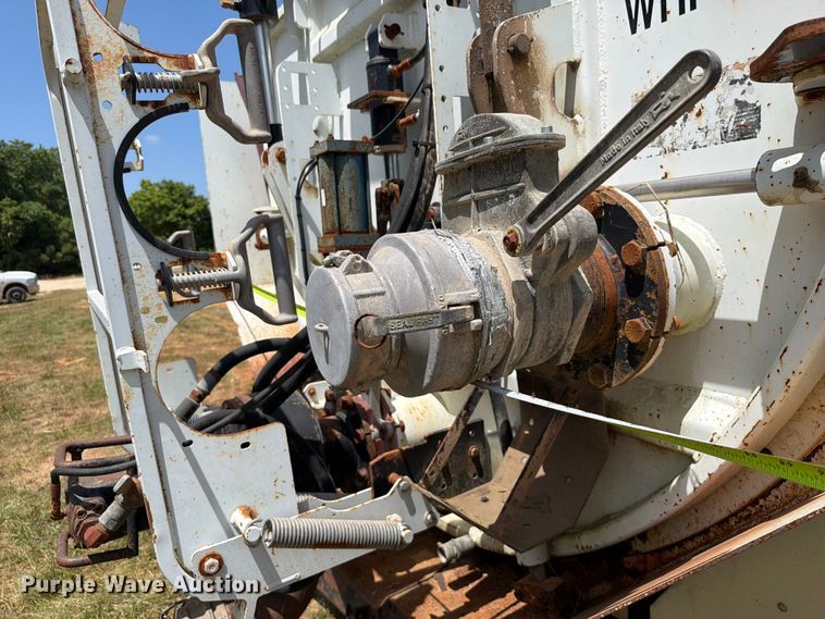 image for item FK5004 2014 Kenworth T8 Series hydrovac truck