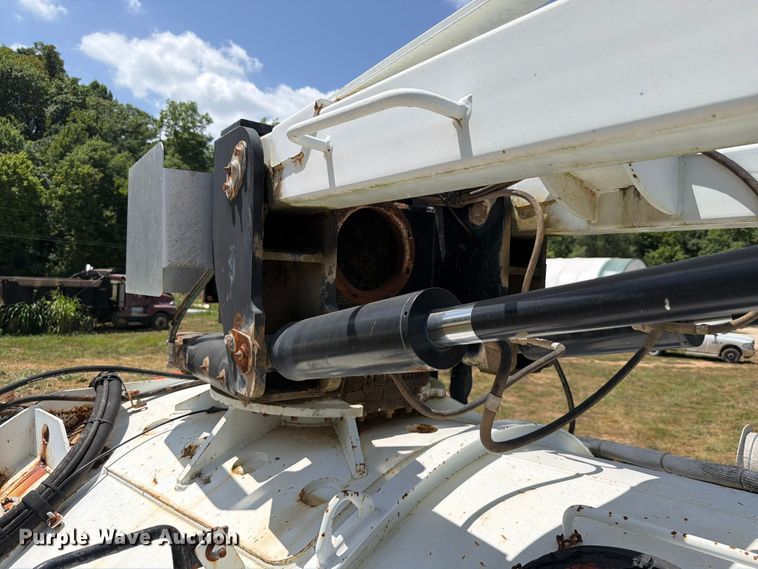 image for item FK5004 2014 Kenworth T8 Series hydrovac truck