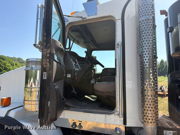 image for item FK5004 2014 Kenworth T8 Series hydrovac truck