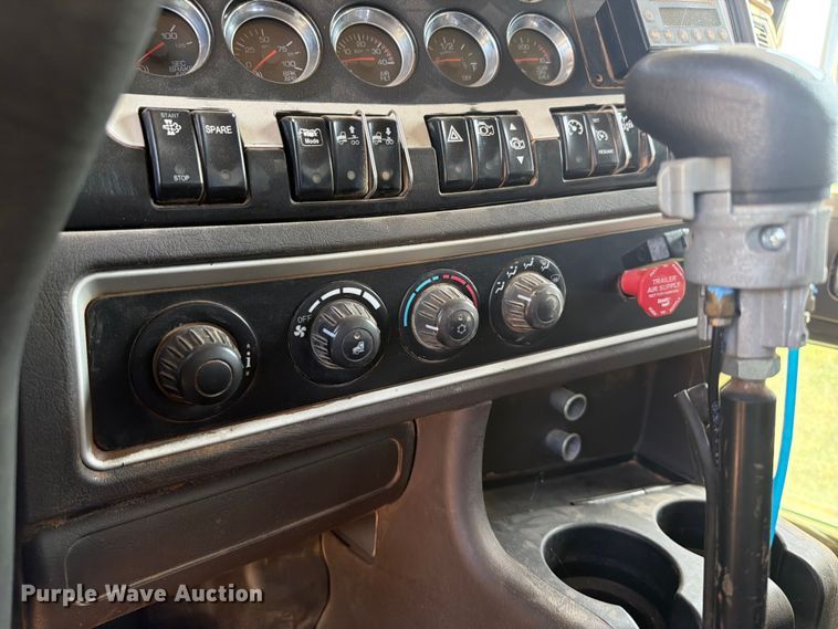 image for item FK5004 2014 Kenworth T8 Series hydrovac truck
