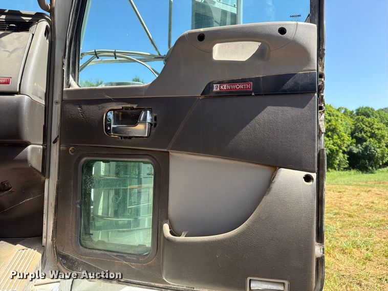 image for item FK5004 2014 Kenworth T8 Series hydrovac truck