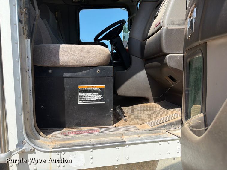 image for item FK5004 2014 Kenworth T8 Series hydrovac truck