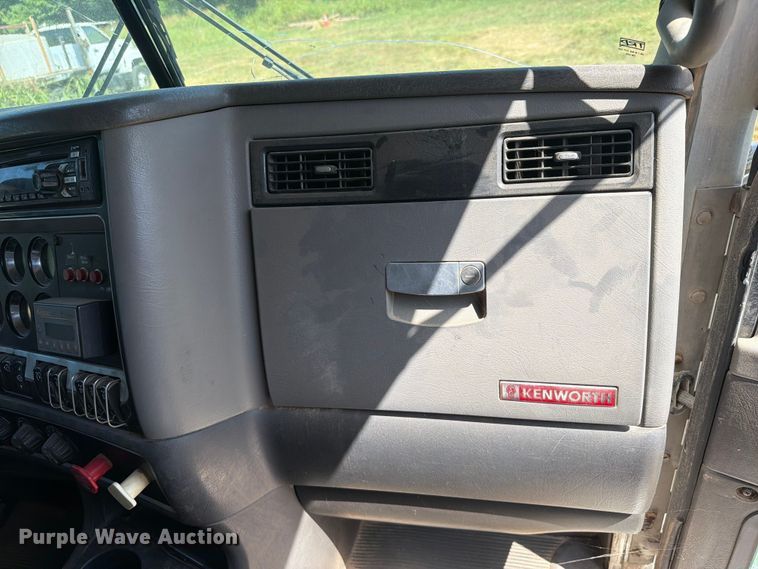 image for item FK5004 2014 Kenworth T8 Series hydrovac truck