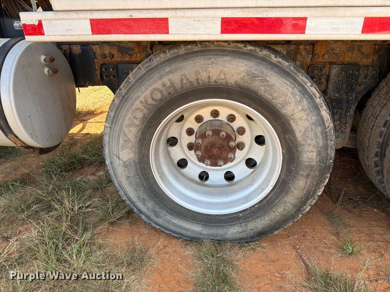 image for item FK5004 2014 Kenworth T8 Series hydrovac truck