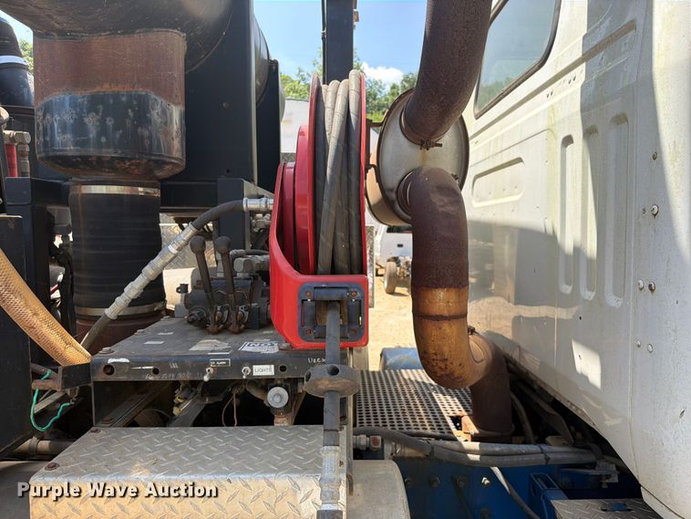 image for item FK5005 2000 Volvo Truck WG sewer jetter truck
