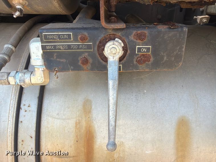 image for item FK5005 2000 Volvo Truck WG sewer jetter truck