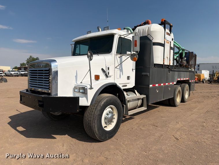 image for item FM7584 2000 Freightliner Conventional flatbed truck