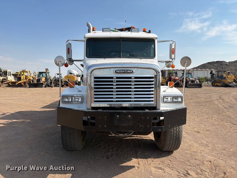 image for item FM7584 2000 Freightliner Conventional flatbed truck