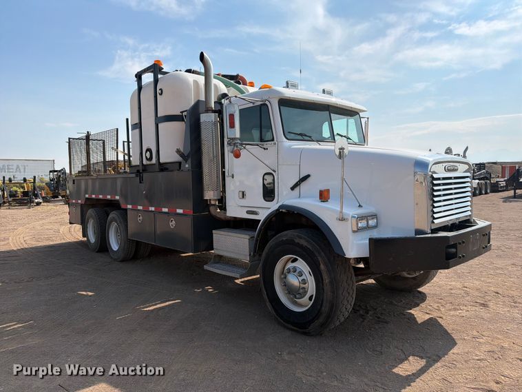 image for item FM7584 2000 Freightliner Conventional flatbed truck