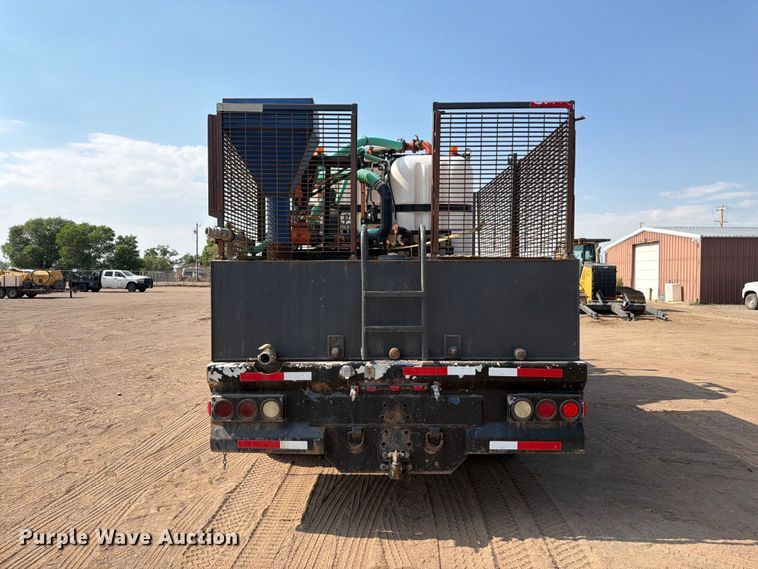 image for item FM7584 2000 Freightliner Conventional flatbed truck