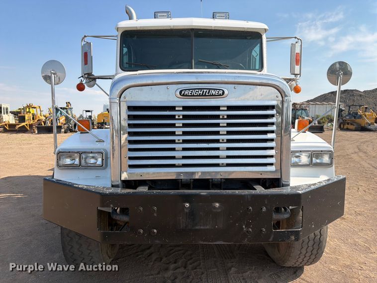 image for item FM7584 2000 Freightliner Conventional flatbed truck