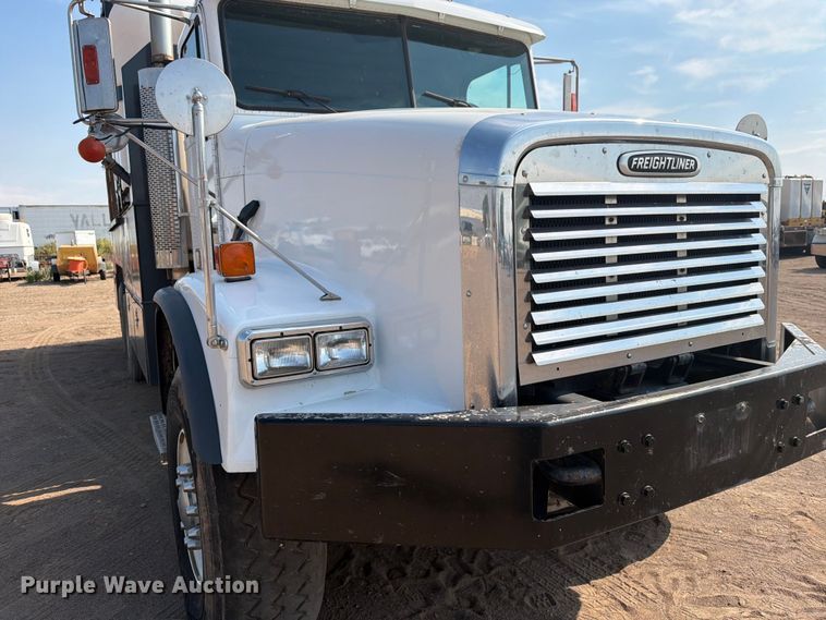 image for item FM7584 2000 Freightliner Conventional flatbed truck