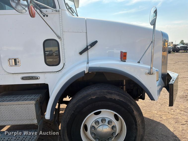 image for item FM7584 2000 Freightliner Conventional flatbed truck