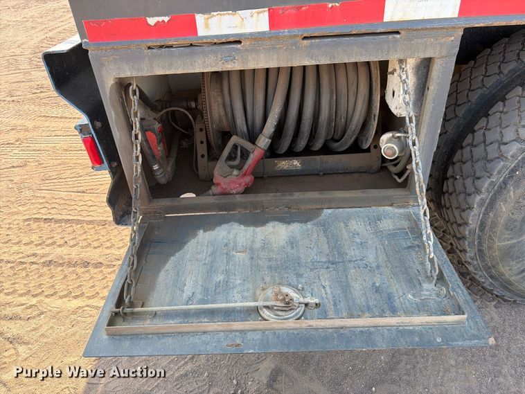 image for item FM7584 2000 Freightliner Conventional flatbed truck