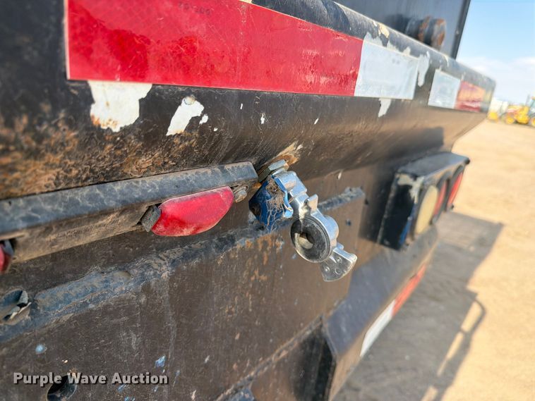 image for item FM7584 2000 Freightliner Conventional flatbed truck
