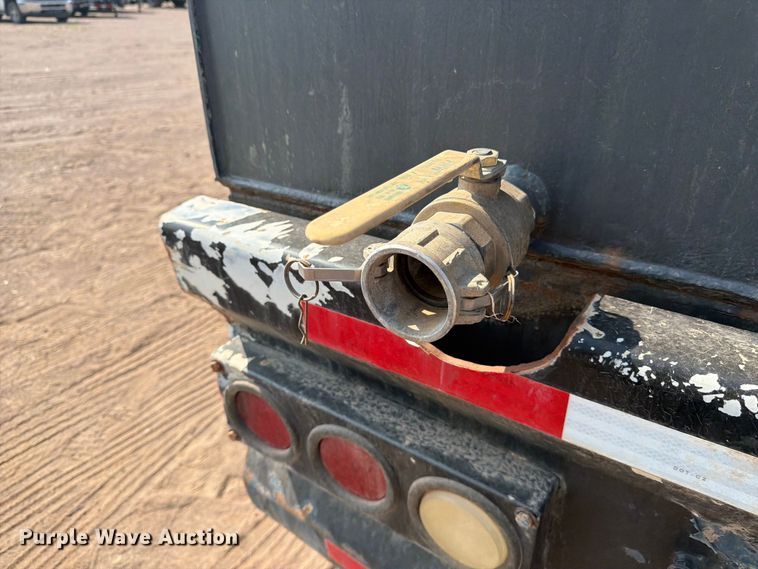 image for item FM7584 2000 Freightliner Conventional flatbed truck