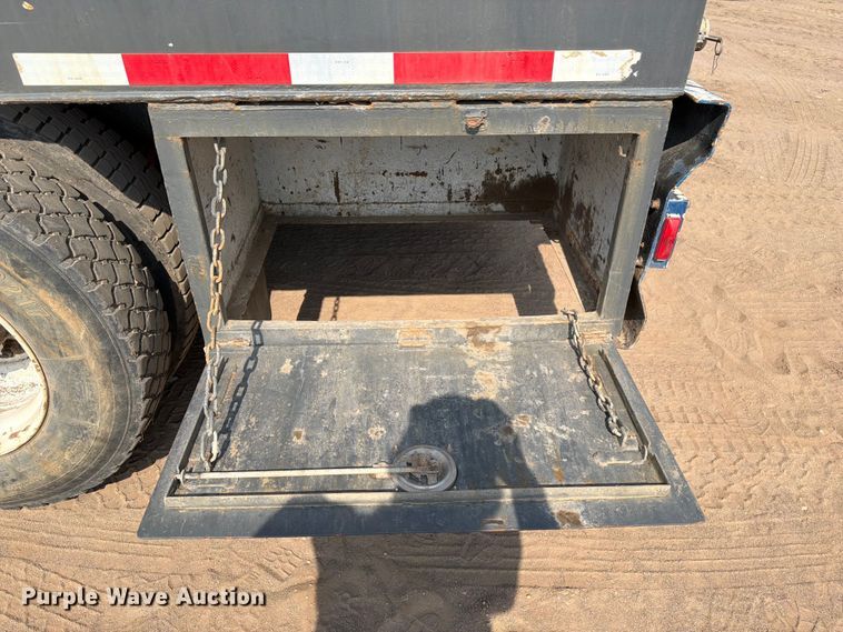 image for item FM7584 2000 Freightliner Conventional flatbed truck