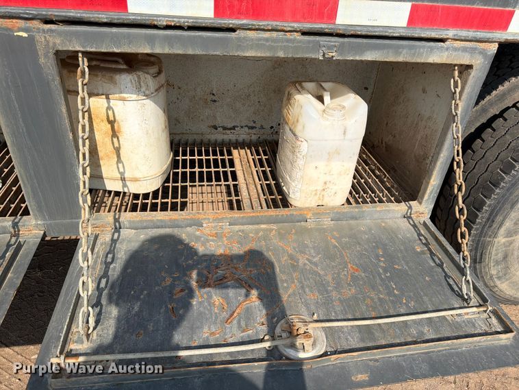 image for item FM7584 2000 Freightliner Conventional flatbed truck
