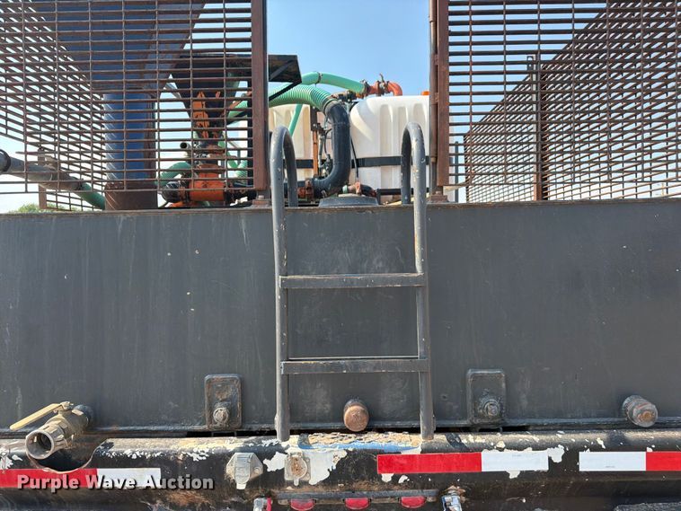 image for item FM7584 2000 Freightliner Conventional flatbed truck