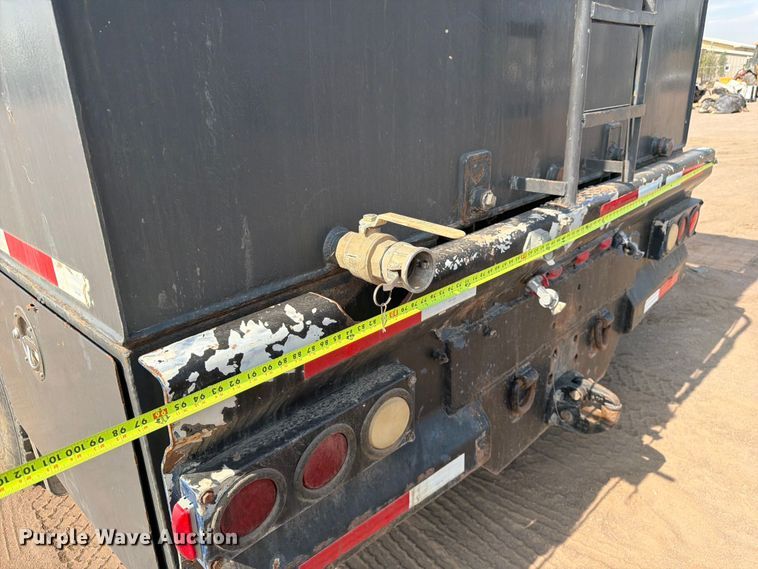 image for item FM7584 2000 Freightliner Conventional flatbed truck