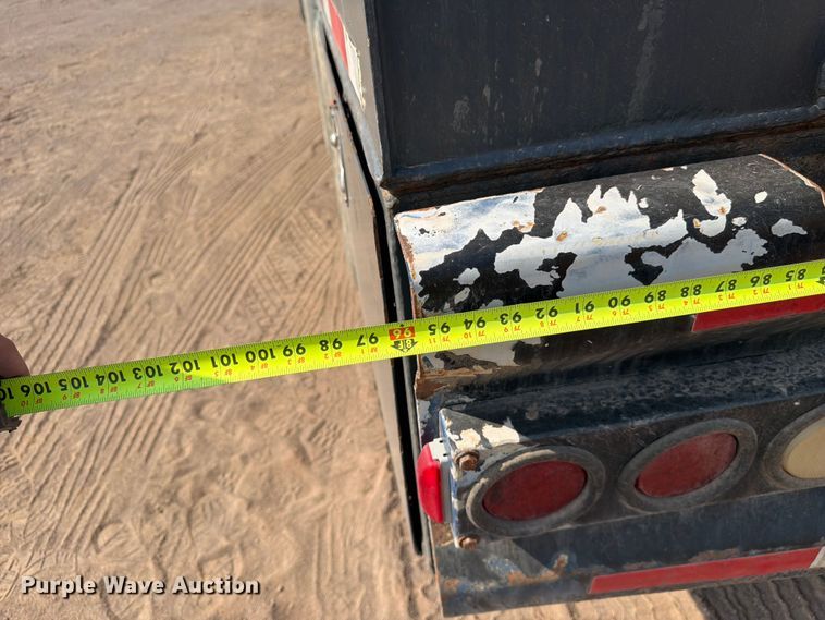 image for item FM7584 2000 Freightliner Conventional flatbed truck