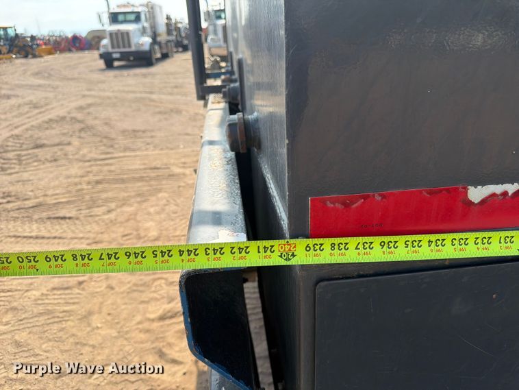 image for item FM7584 2000 Freightliner Conventional flatbed truck