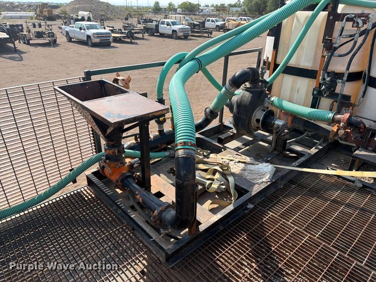 image for item FM7584 2000 Freightliner Conventional flatbed truck